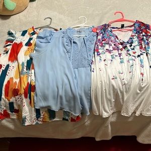 BUNDLE 3 sleeveless tops
